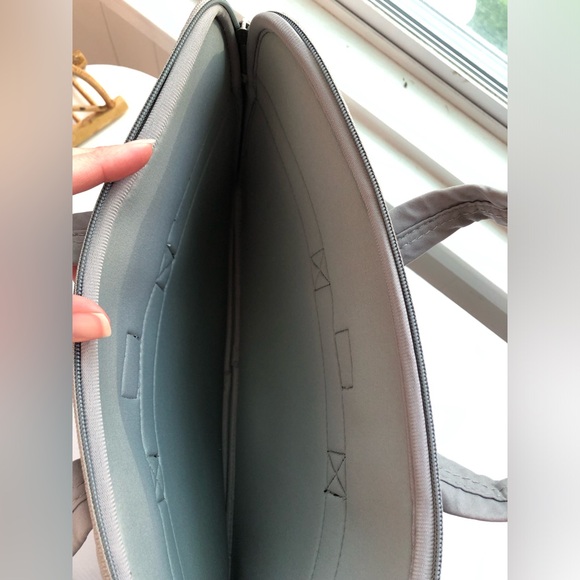 Cushioned laptop carrier - minimalist plain gray - 15” wide, 11” tall, 1” thick - Picture 7 of 9